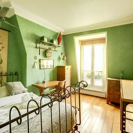 Apartment At The Heart Of Les Batignolles