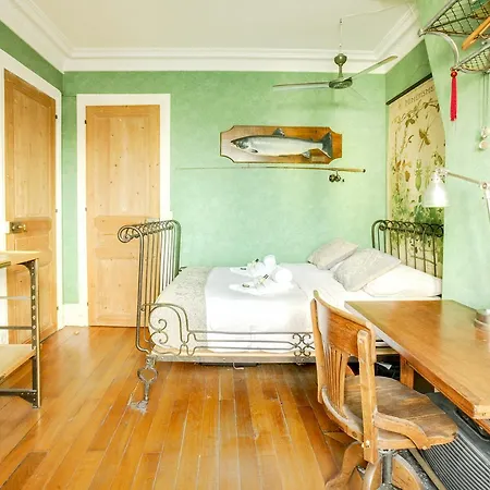 At The Heart Of Les Batignolles Apartment *